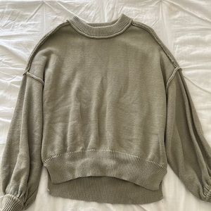 Pullover sweater
